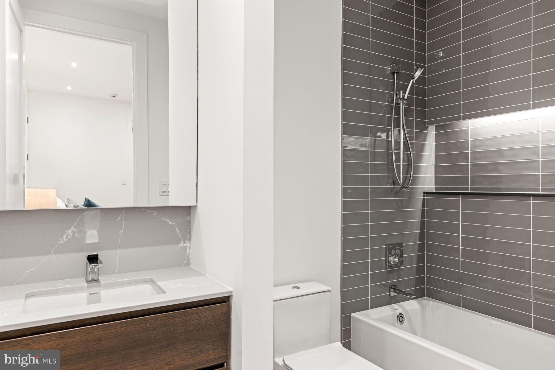 124 N 2ND STREET Unit: 2