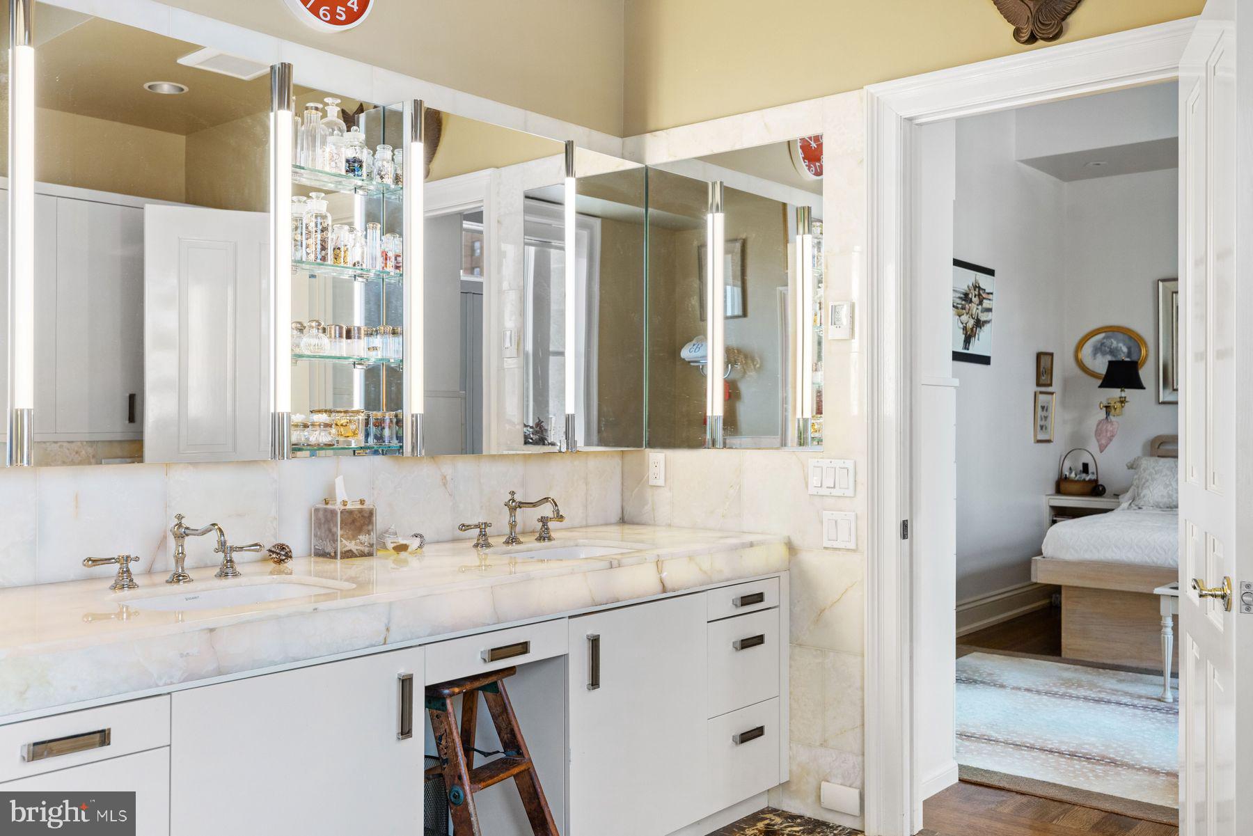 1601 LOCUST STREET Unit: PH1800