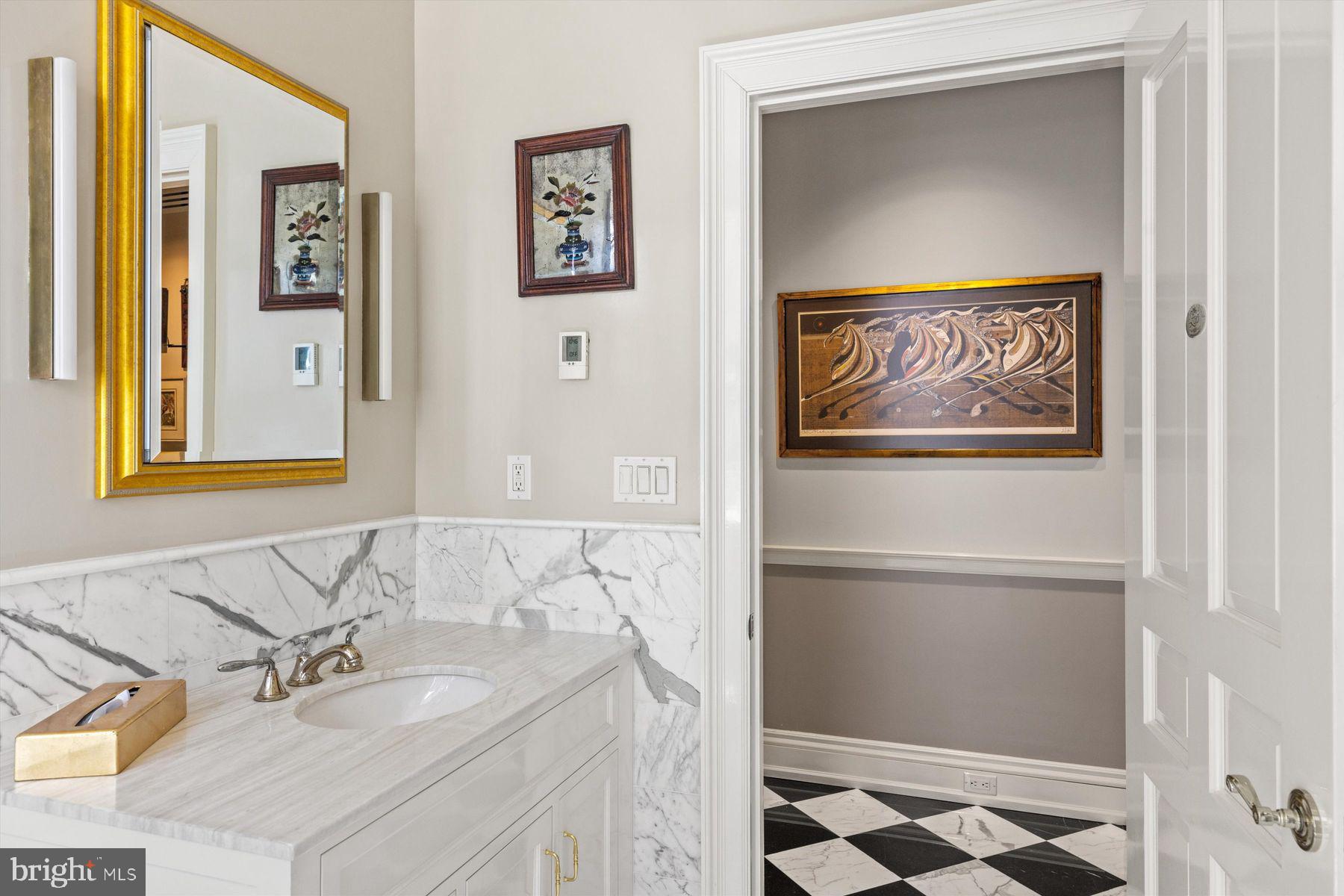1601 LOCUST STREET Unit: PH1800