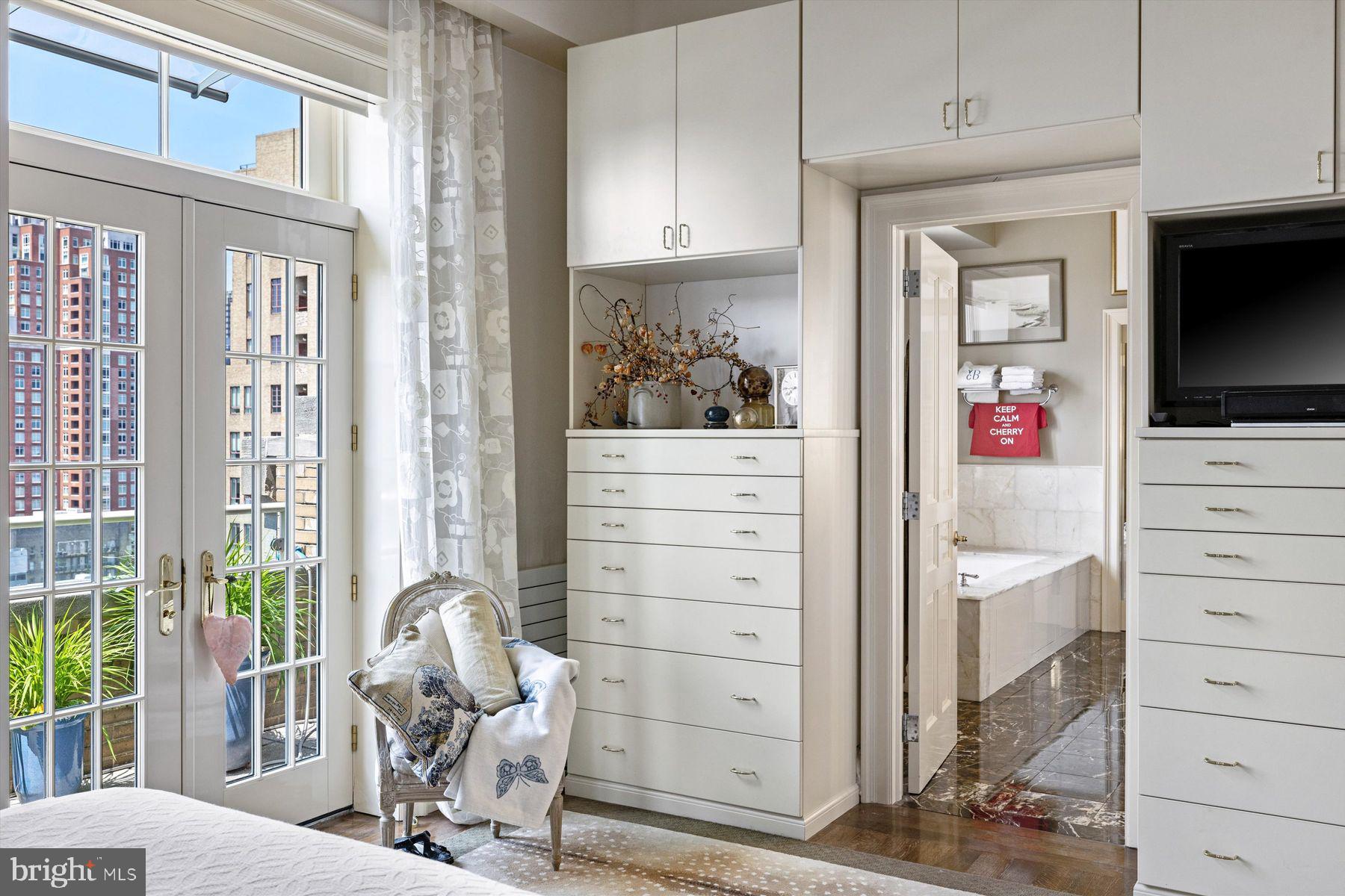 1601 LOCUST STREET Unit: PH1800