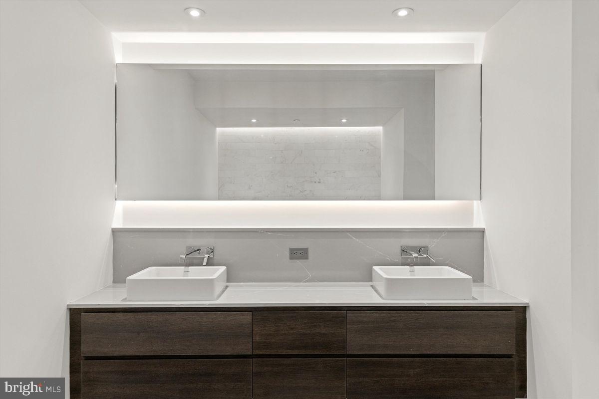 724 CHESTNUT STREET Unit: 201