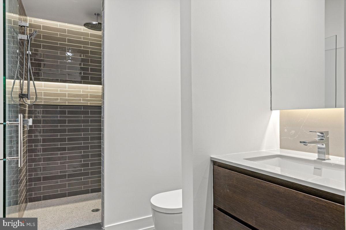 724 CHESTNUT STREET Unit: 301