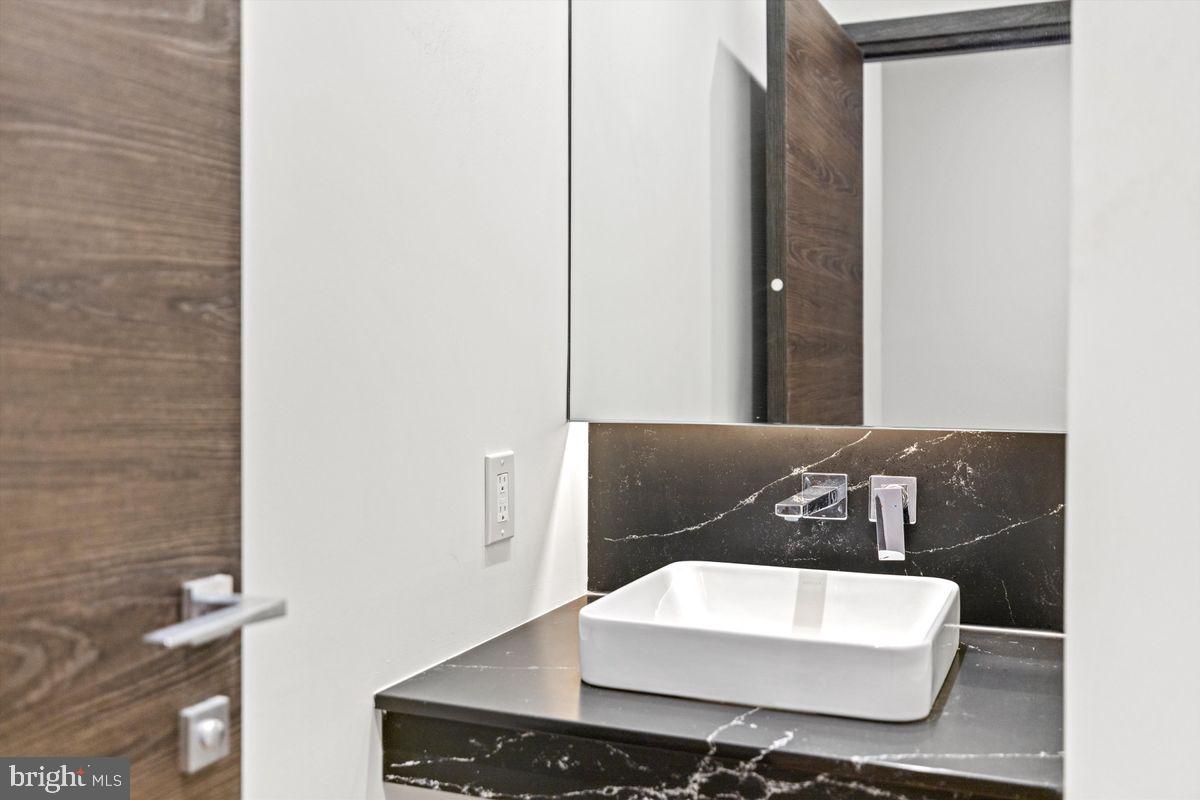 724 CHESTNUT STREET Unit: 301