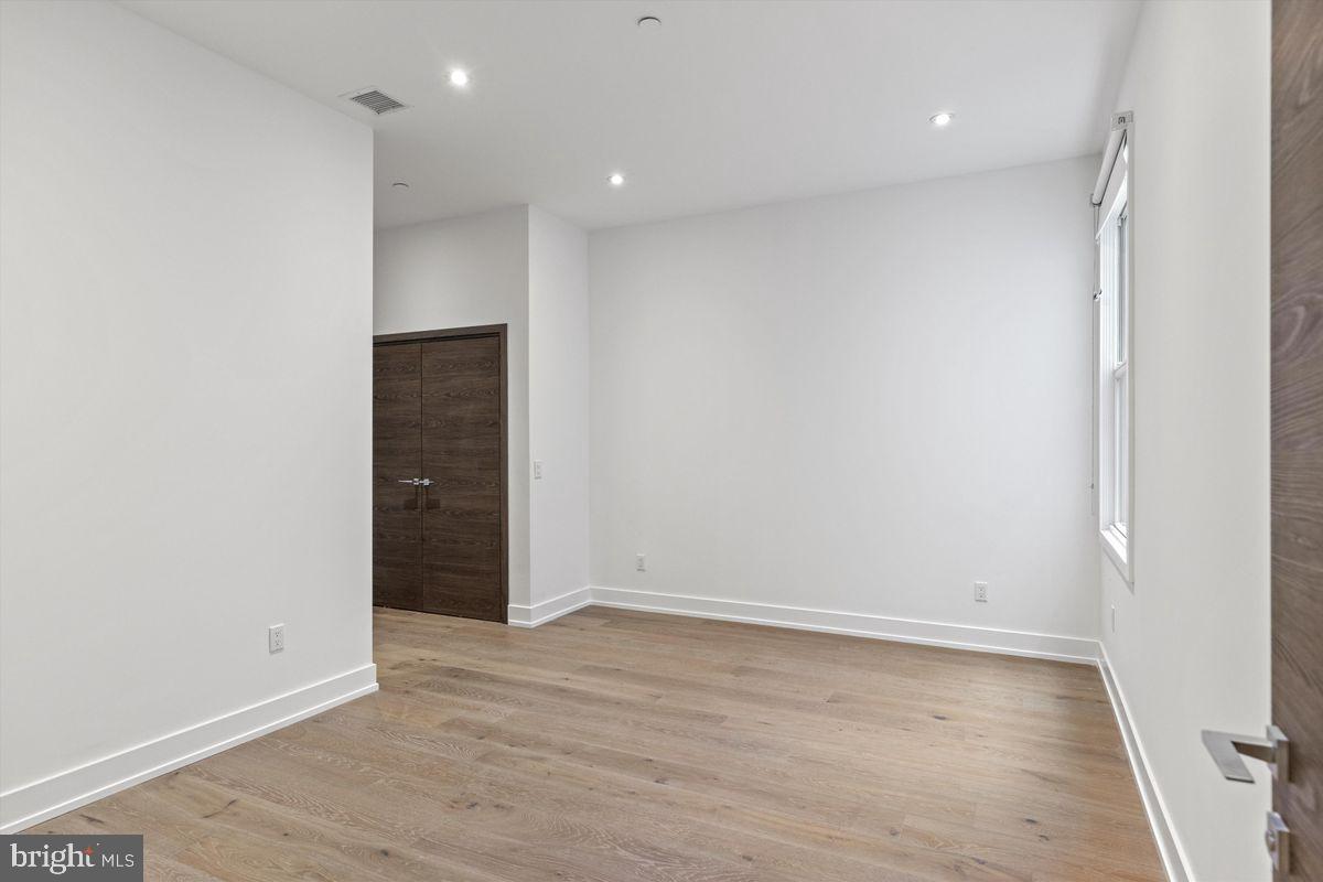 724 CHESTNUT STREET Unit: 301