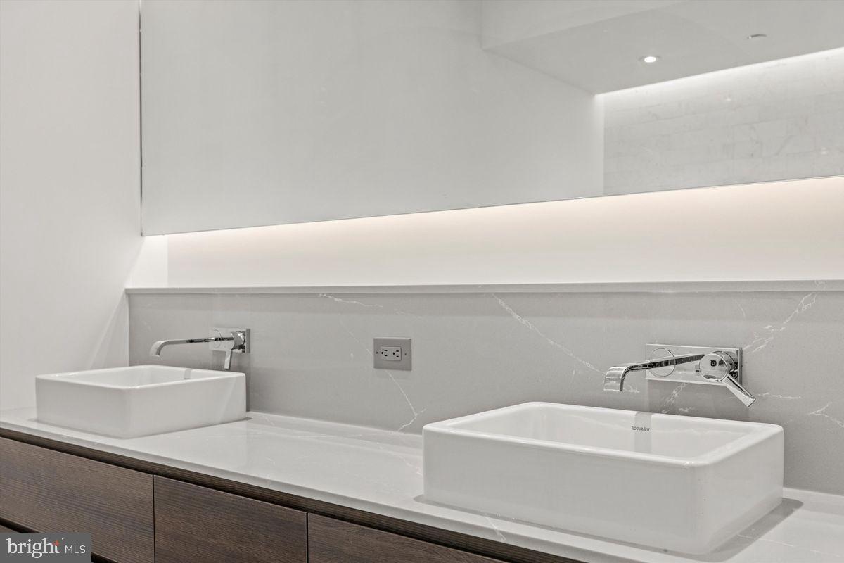 724 CHESTNUT STREET Unit: 301
