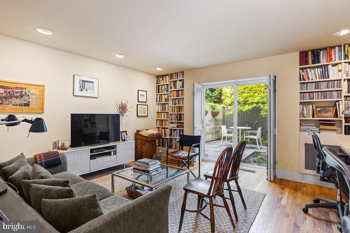264 S 11TH STREET