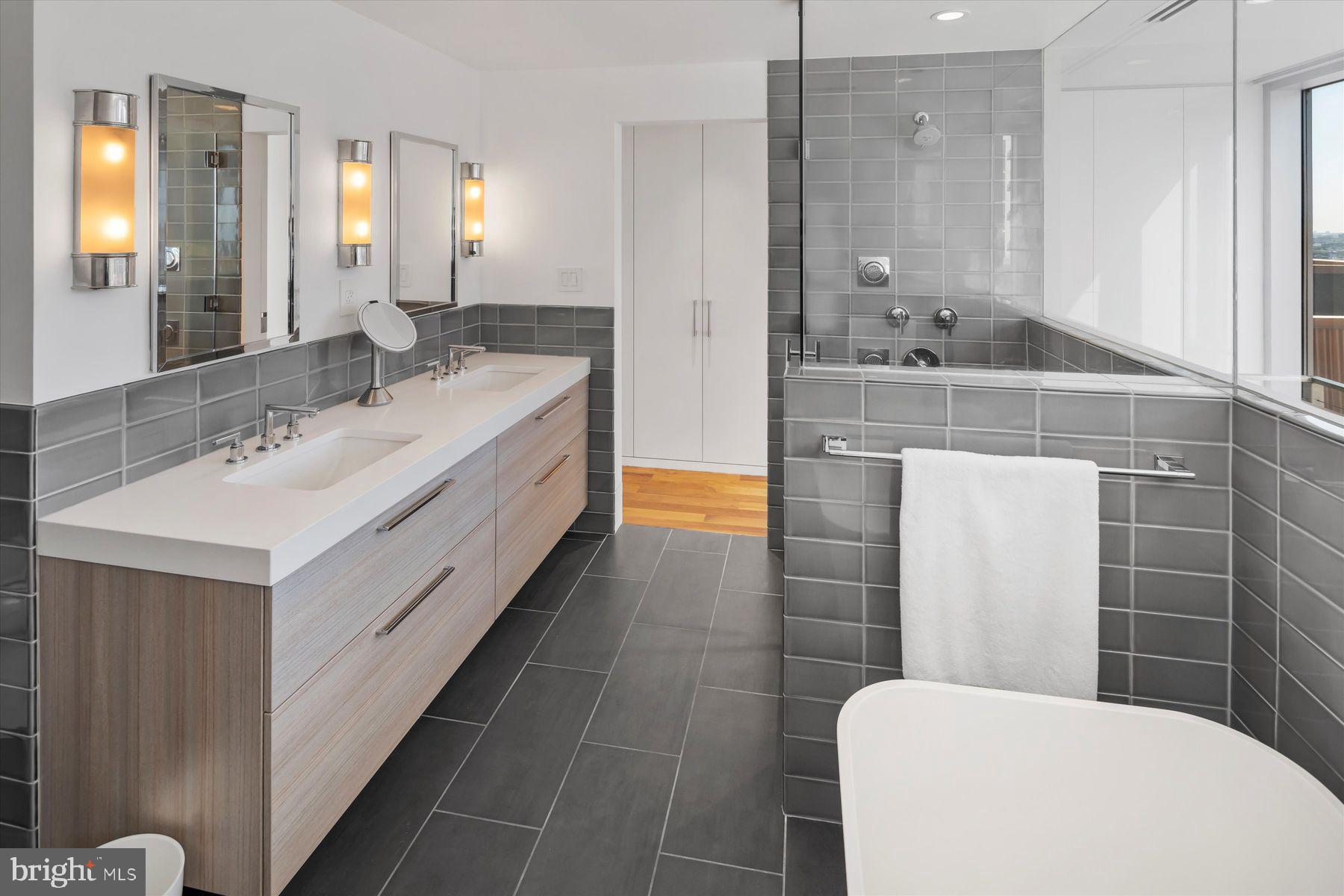 1101 Locust STREET Unit: 11E