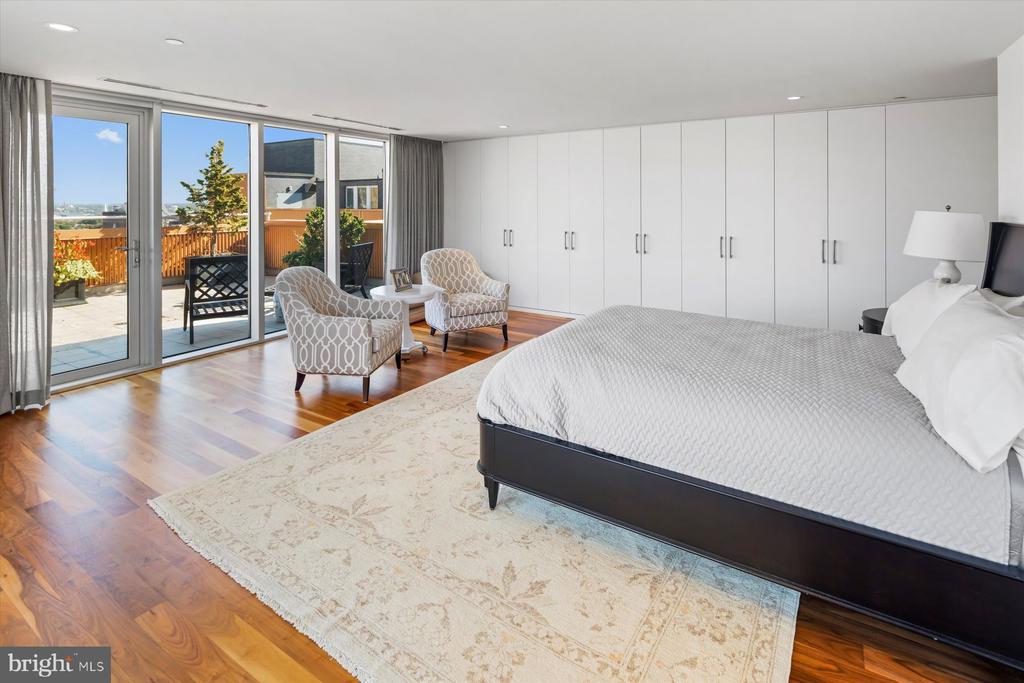 1101 Locust STREET Unit: 11E