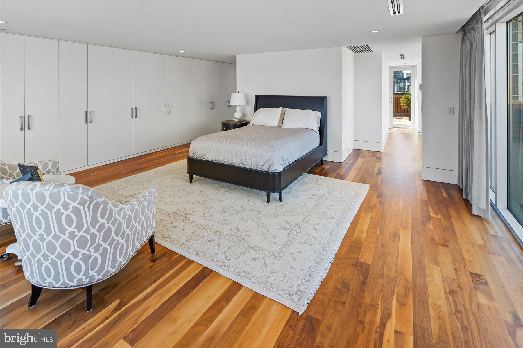 1101 Locust STREET Unit: 11E