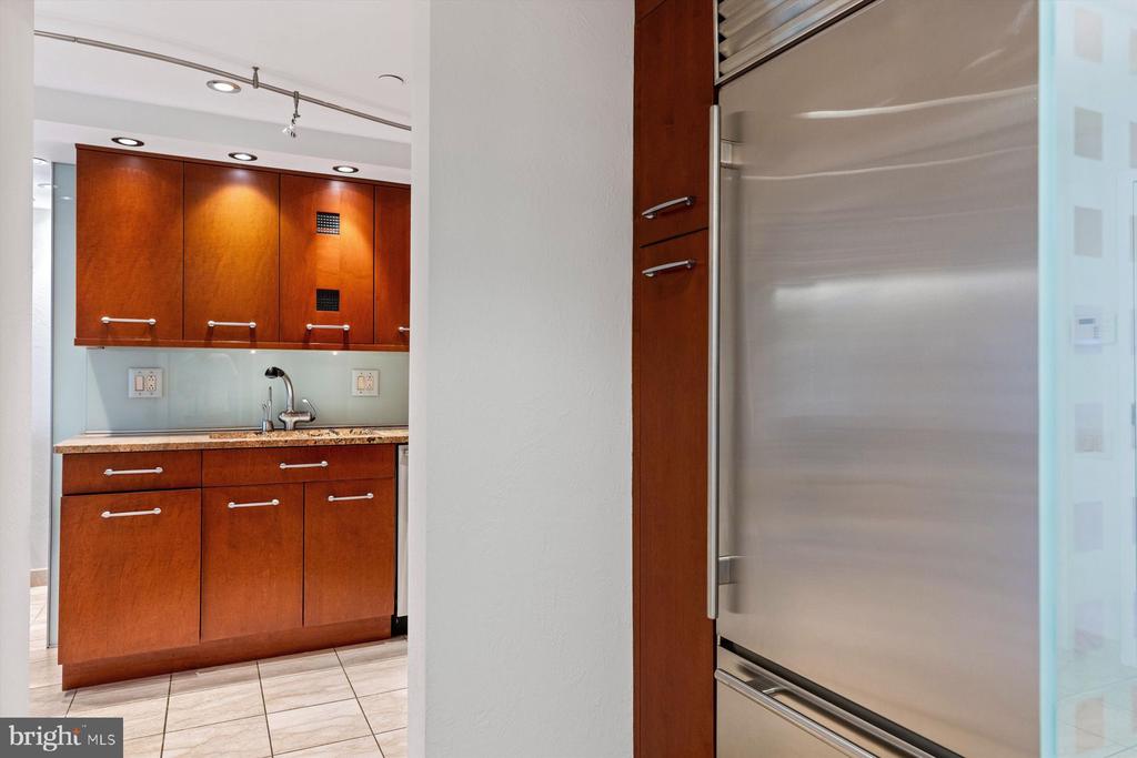 202-10 W. Rittenhouse Square #1007