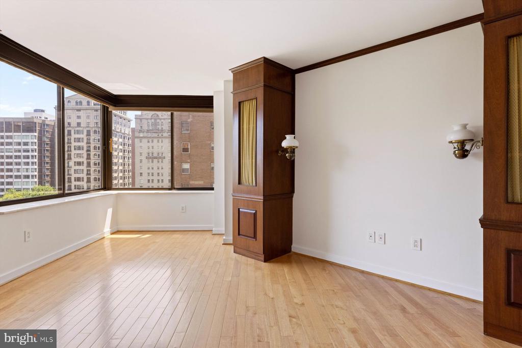 202-10 W. Rittenhouse Square #1007