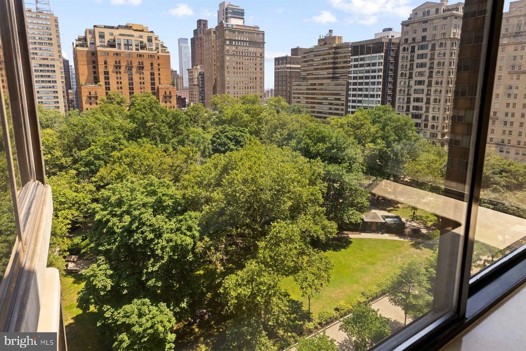 202-10 W. Rittenhouse Square #1007