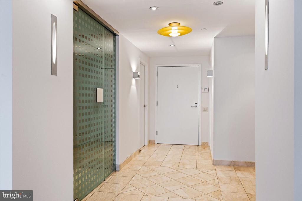 202-10 W. Rittenhouse Square #1007