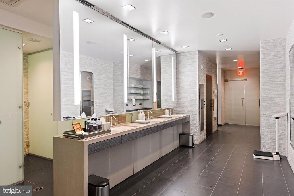 202-10 W. Rittenhouse Square #1007