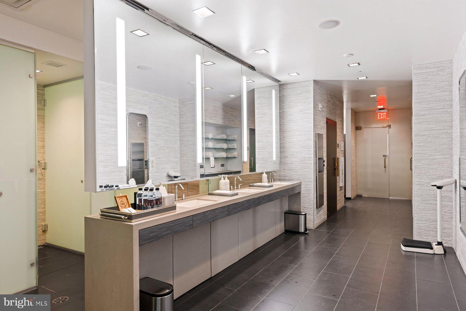 202-10 W. Rittenhouse Square #1007