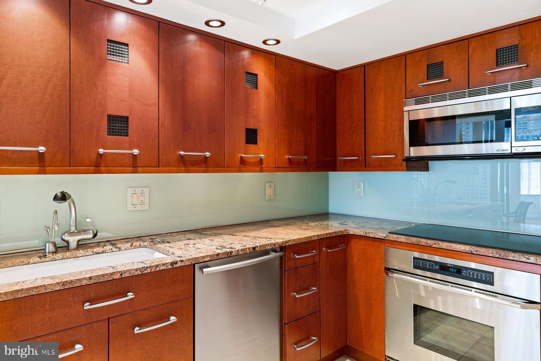 202-10 W. Rittenhouse Square #1007