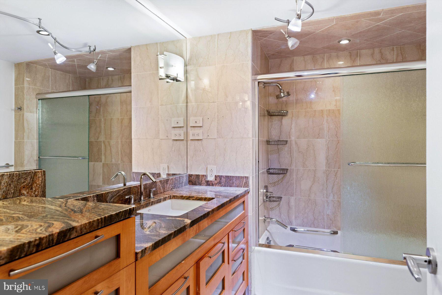 202-10 W. Rittenhouse Square #1007