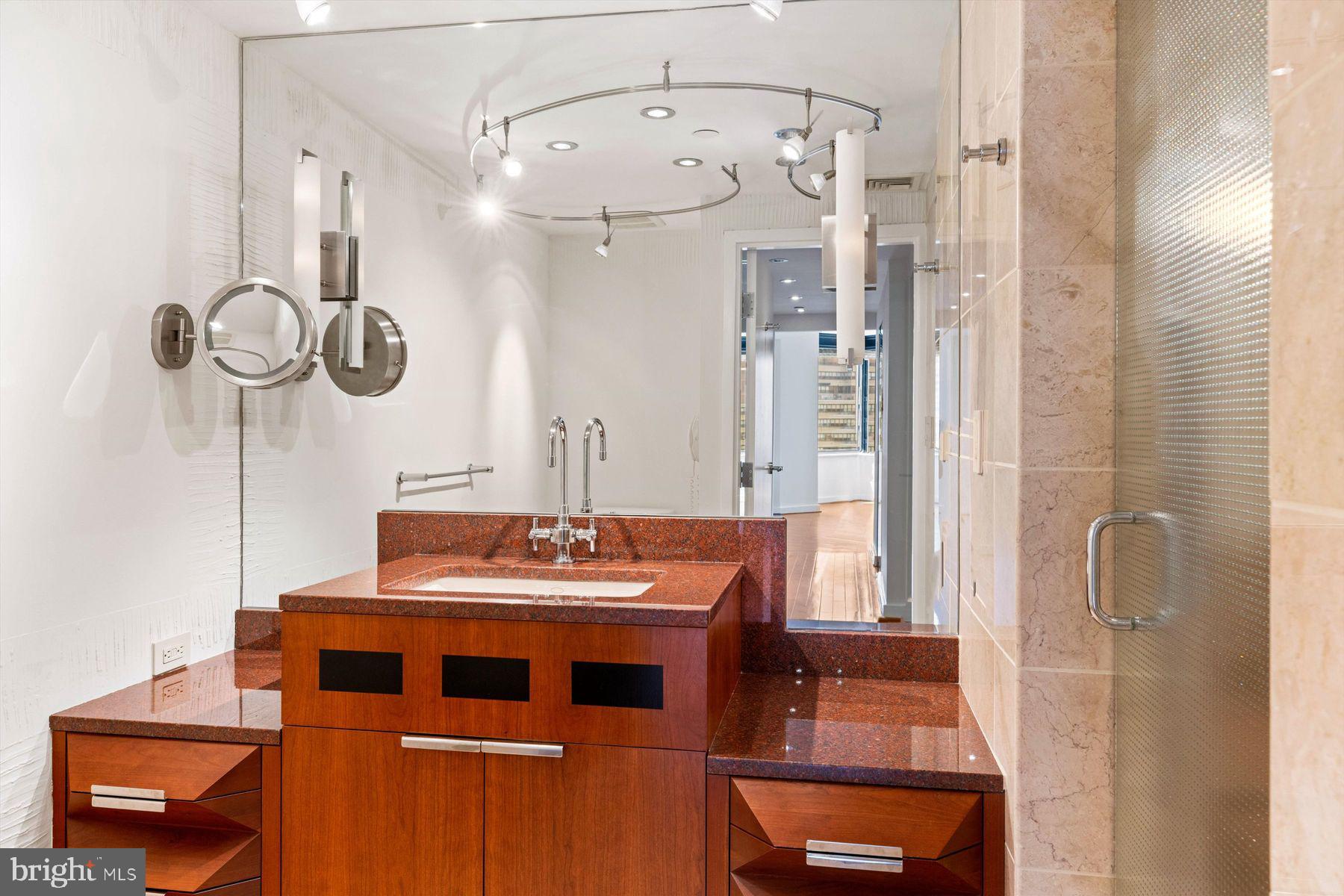 202-10 W. Rittenhouse Square #1007
