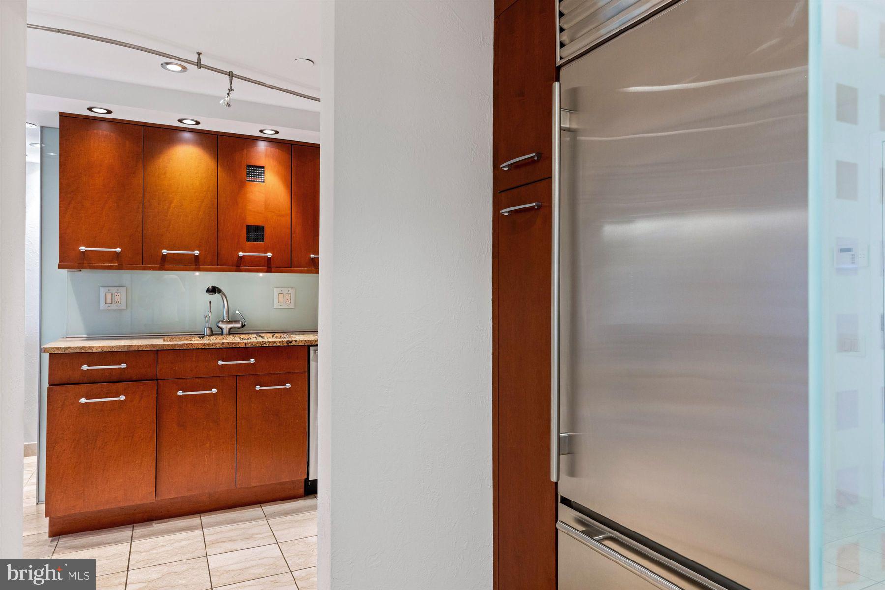 202-10 W. Rittenhouse Square #1007
