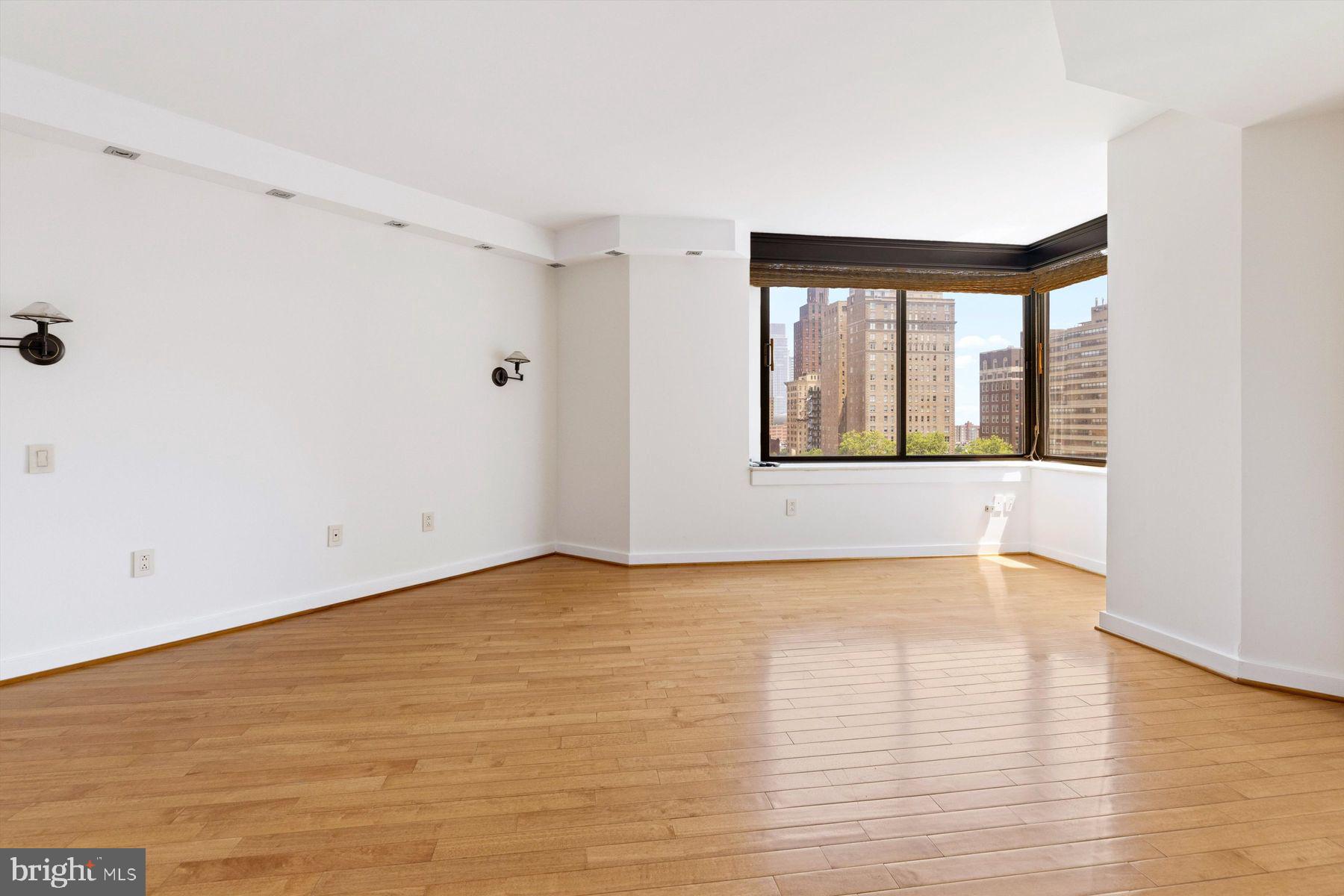 202-10 W. Rittenhouse Square #1007