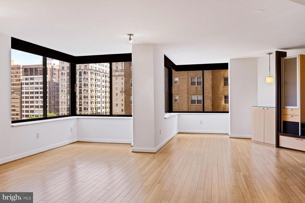 202-10 W. Rittenhouse Square #1007