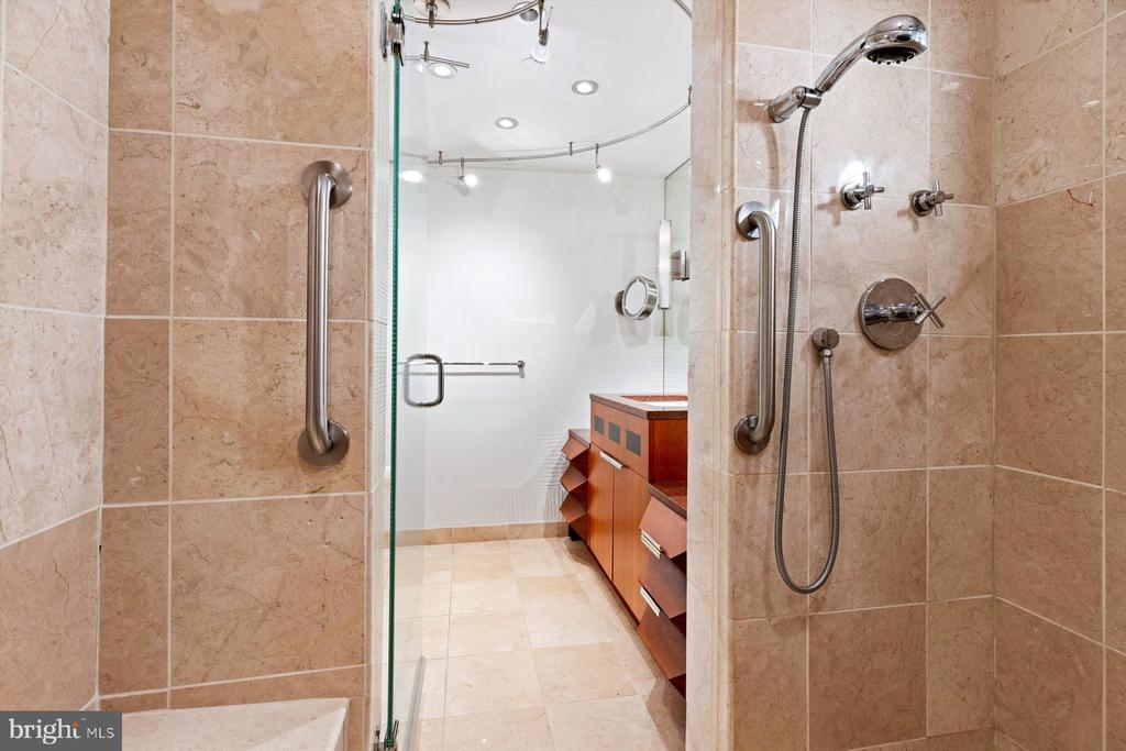 202-10 W. Rittenhouse Square #1007
