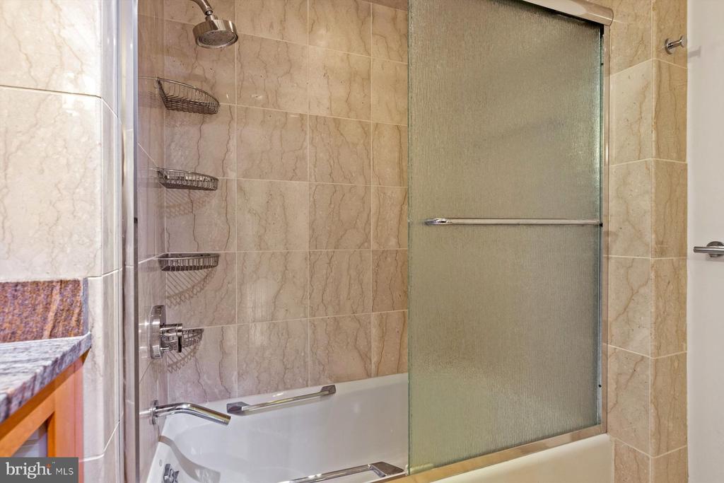 202-10 W. Rittenhouse Square #1007