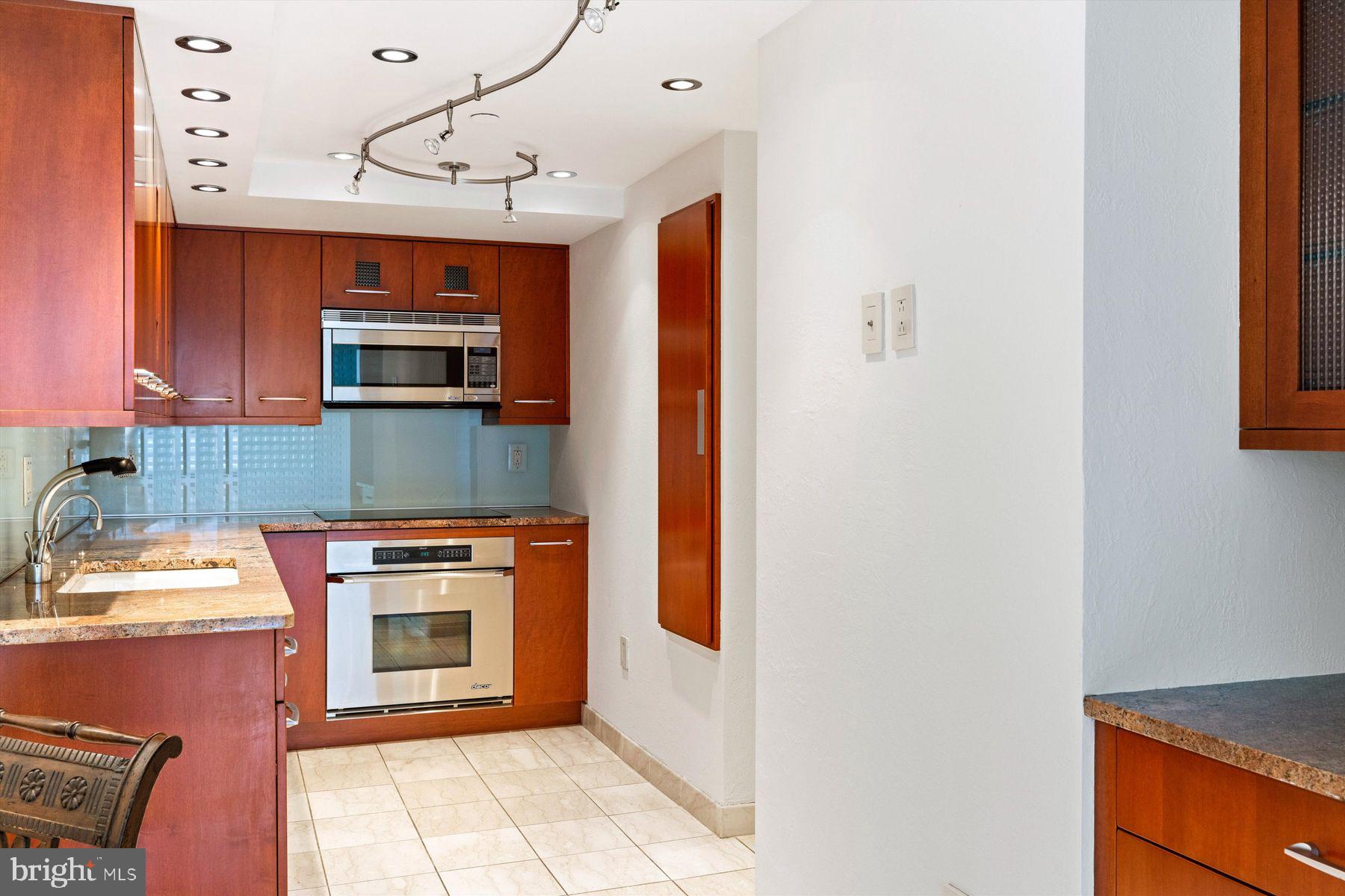 202-10 W. Rittenhouse Square #1007
