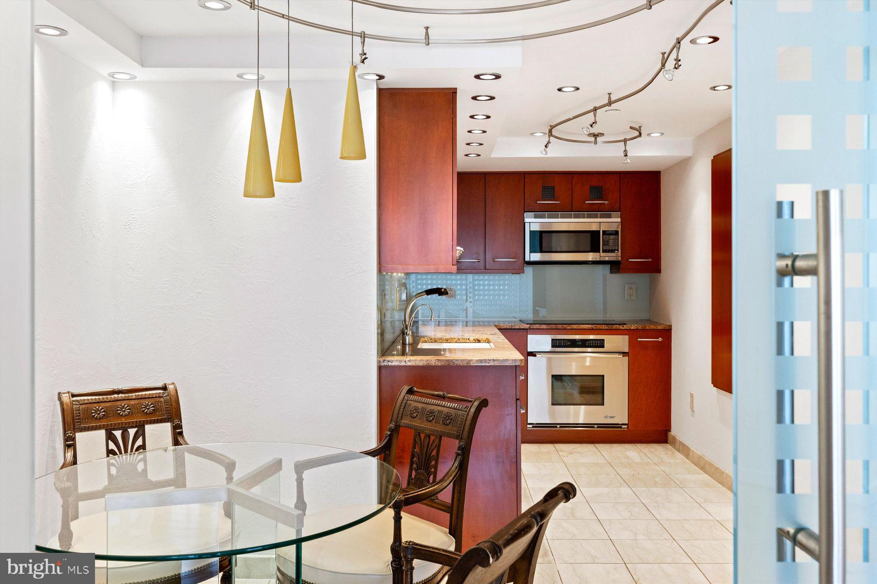 202-10 W. Rittenhouse Square #1007