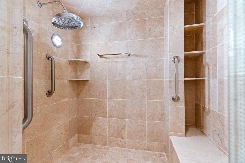 202-10 W. Rittenhouse Square #1007