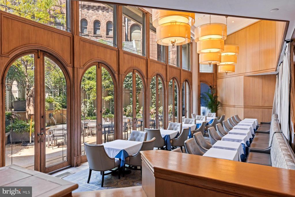 202-10 W. Rittenhouse Square #1007