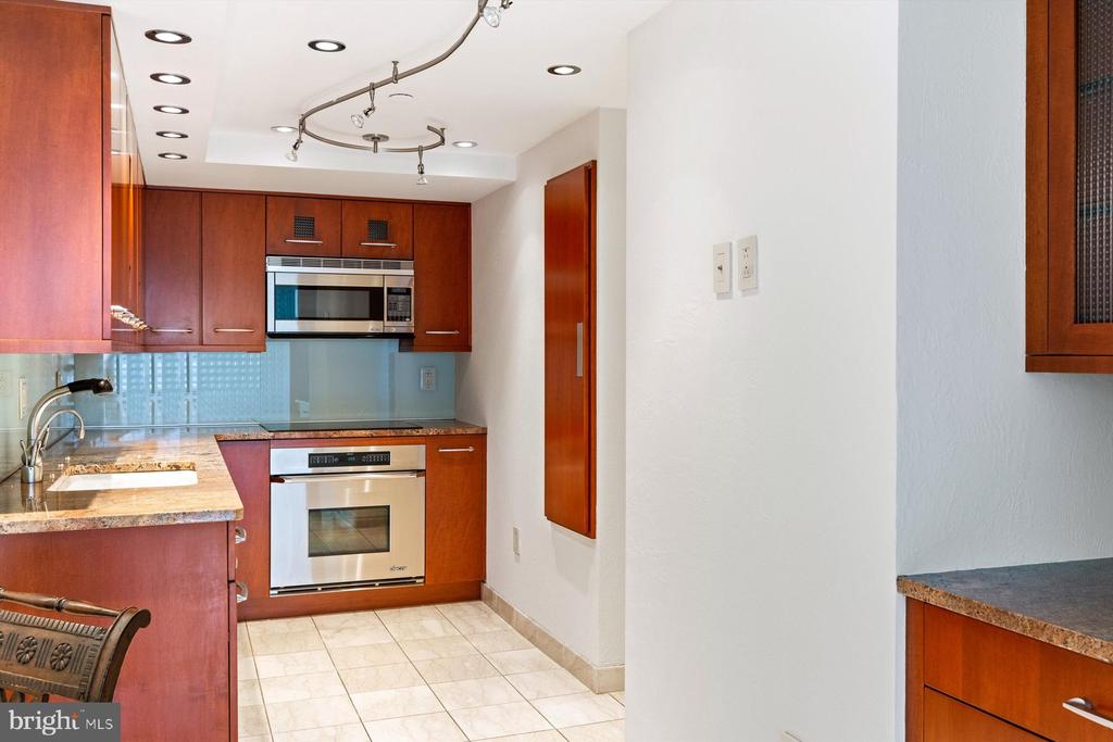 202-10 W. Rittenhouse Square #1007