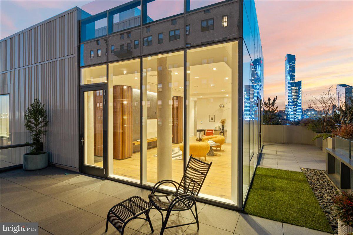 2108-10 WALNUT ST #PH