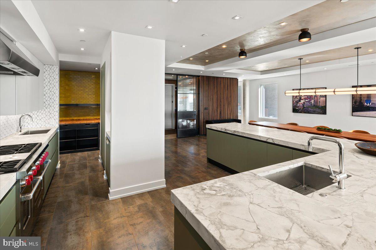 2108-10 WALNUT ST #PH