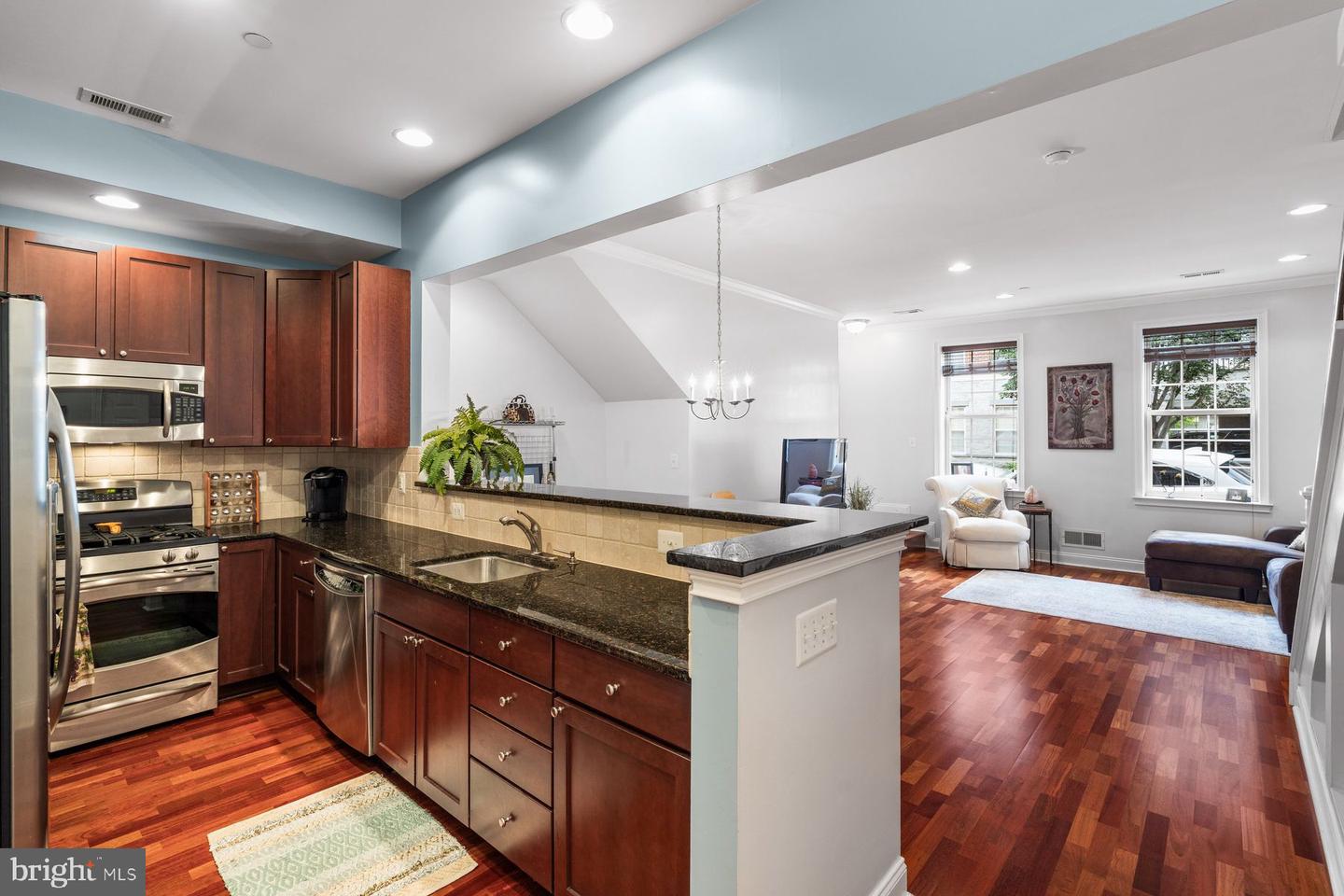 606 Admirals Way