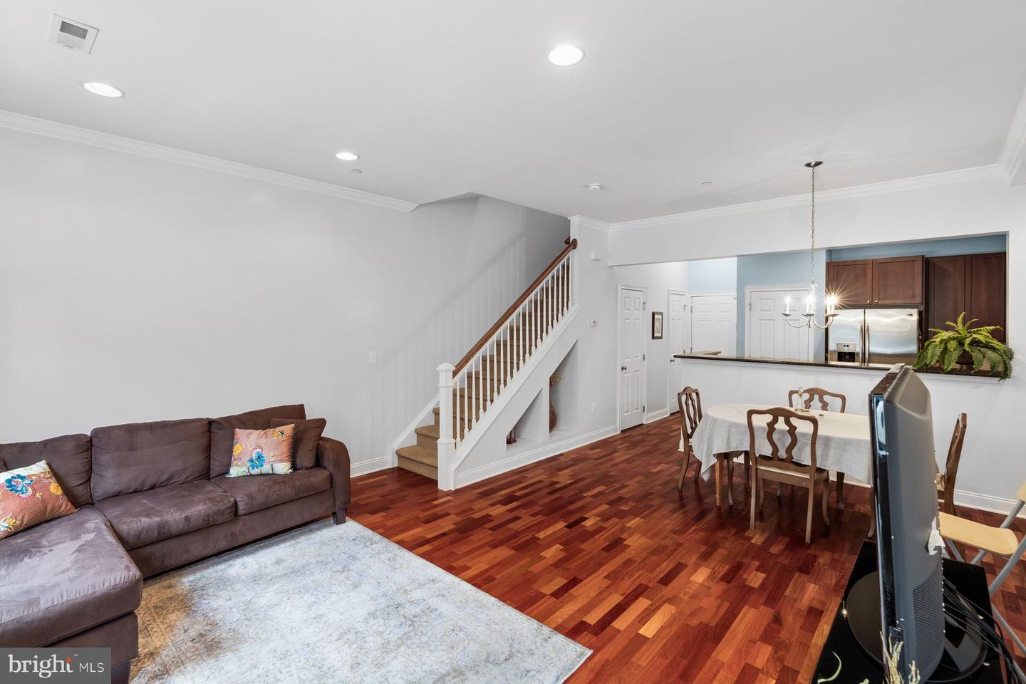 606 Admirals Way