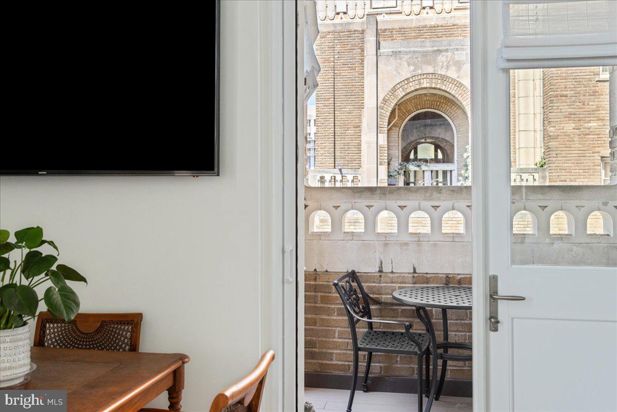 1901 WALNUT STREET 19D & 20D
