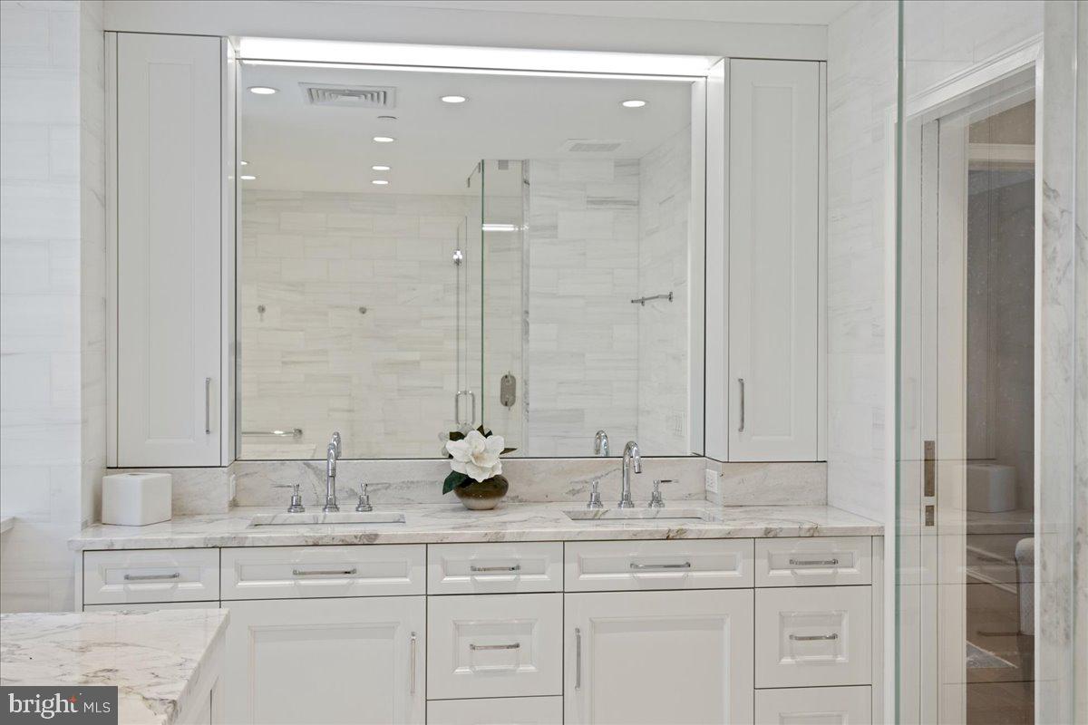 1901 WALNUT STREET 19D & 20D