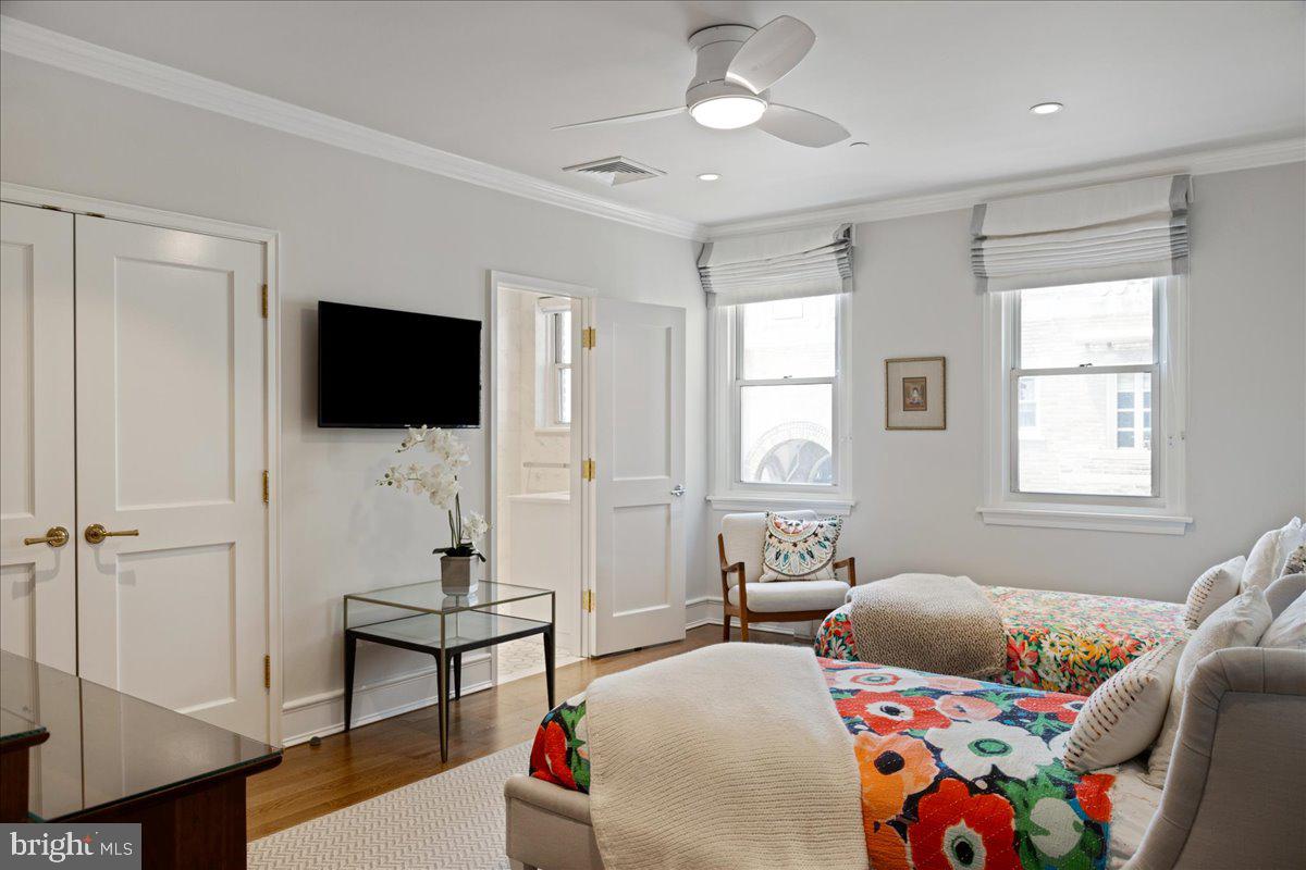 1901 WALNUT STREET 19D & 20D