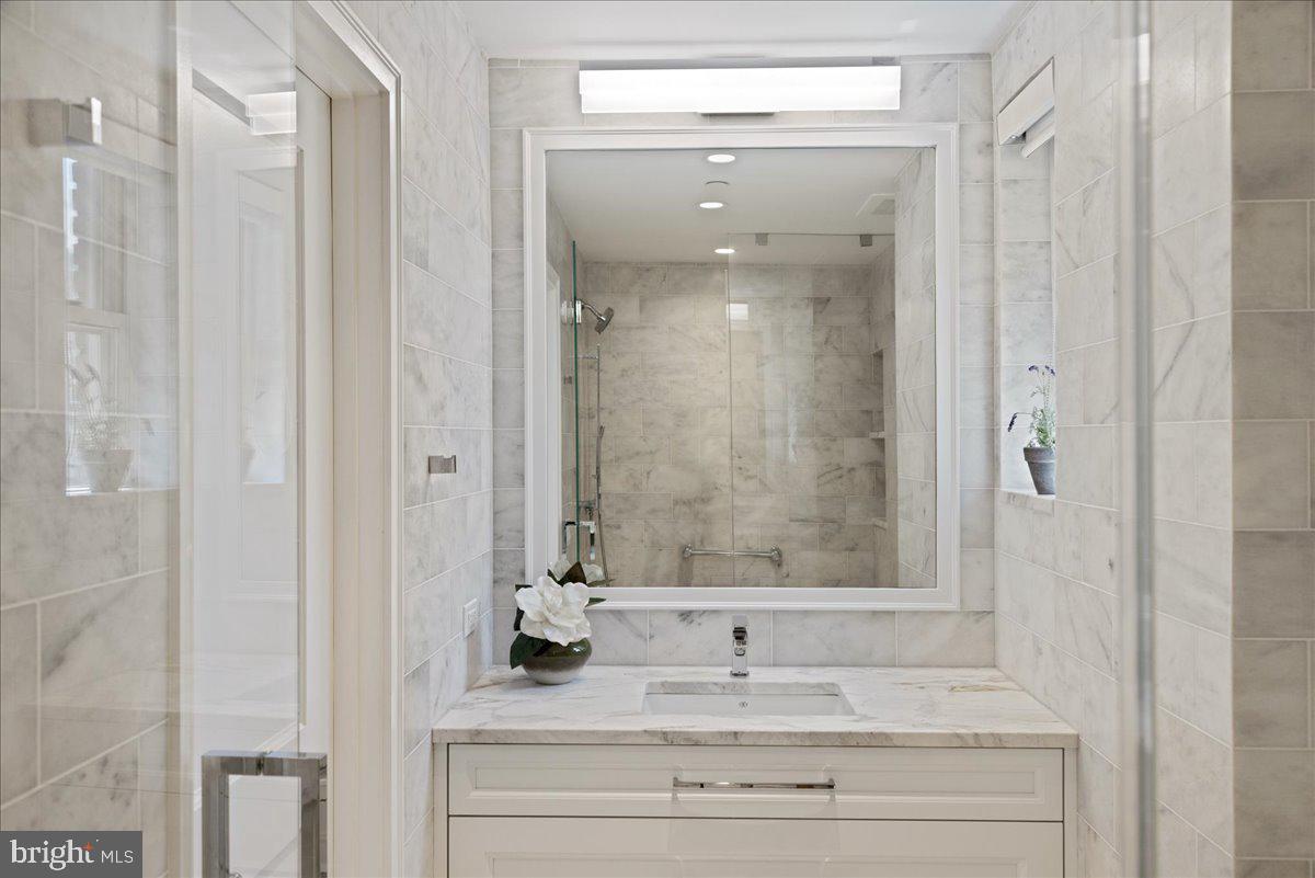 1901 WALNUT STREET 19D & 20D