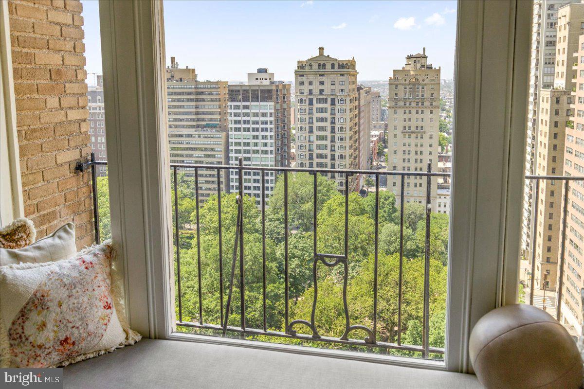 1901 WALNUT STREET 19D & 20D
