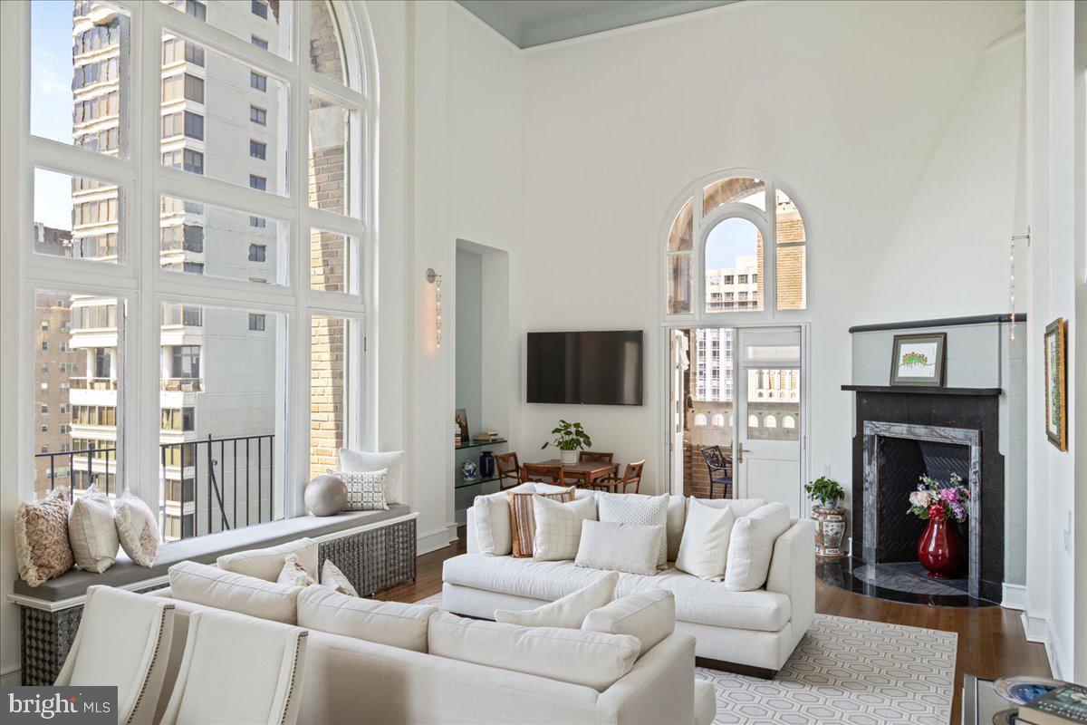 1901 WALNUT STREET 19D & 20D