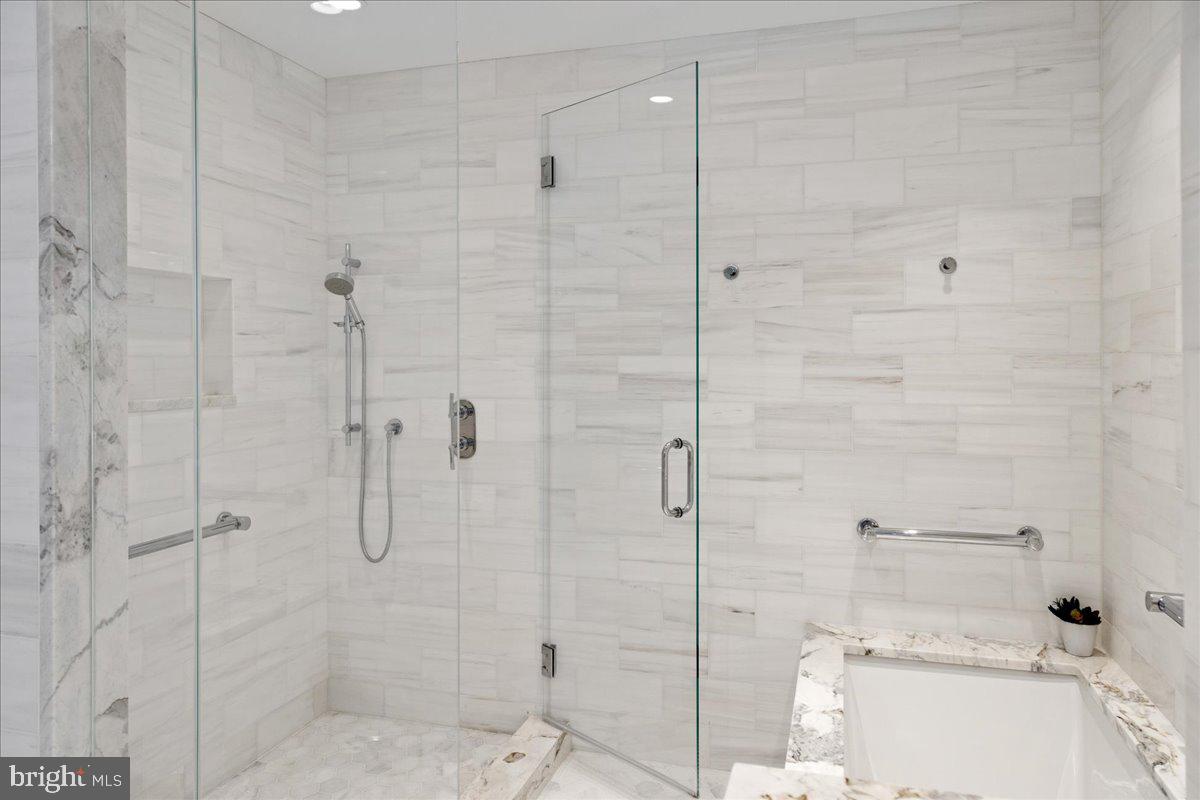 1901 WALNUT STREET 19D & 20D
