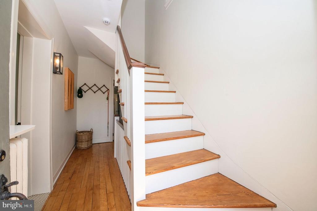 8830 TOWANDA STREET/ AKA 505 W.CHESTNUT HILL AVENUE