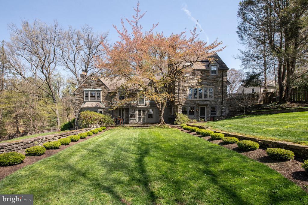 8830 TOWANDA STREET/ AKA 505 W.CHESTNUT HILL AVENUE