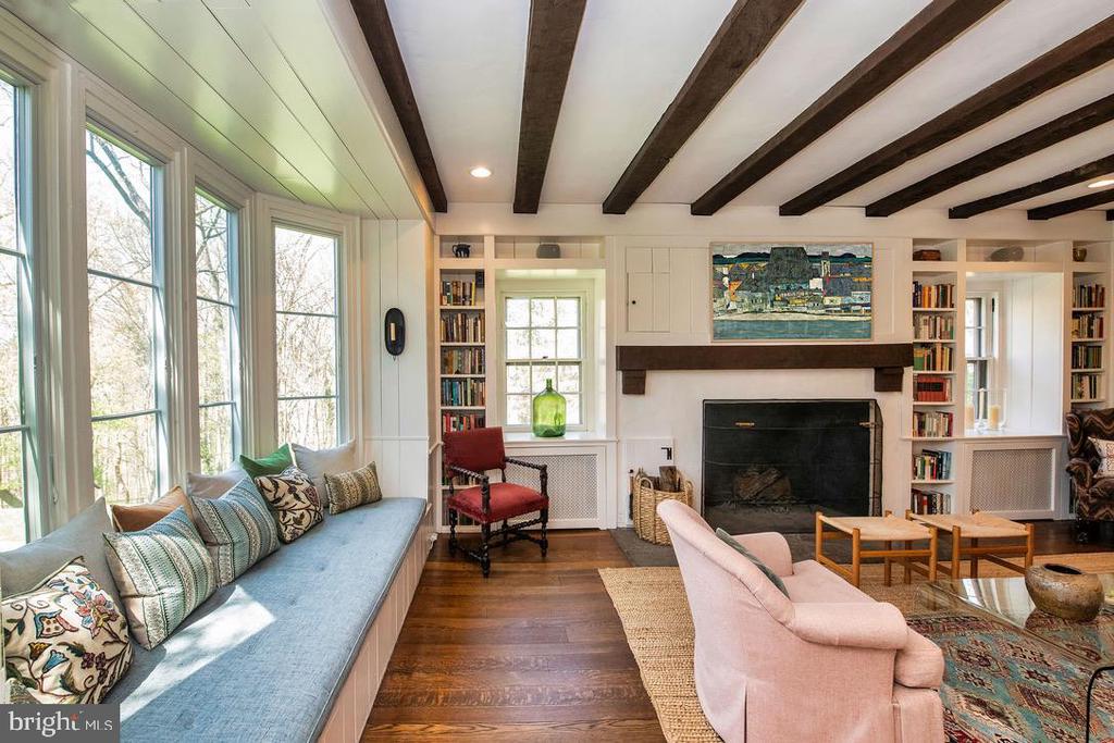 8830 TOWANDA STREET/ AKA 505 W.CHESTNUT HILL AVENUE