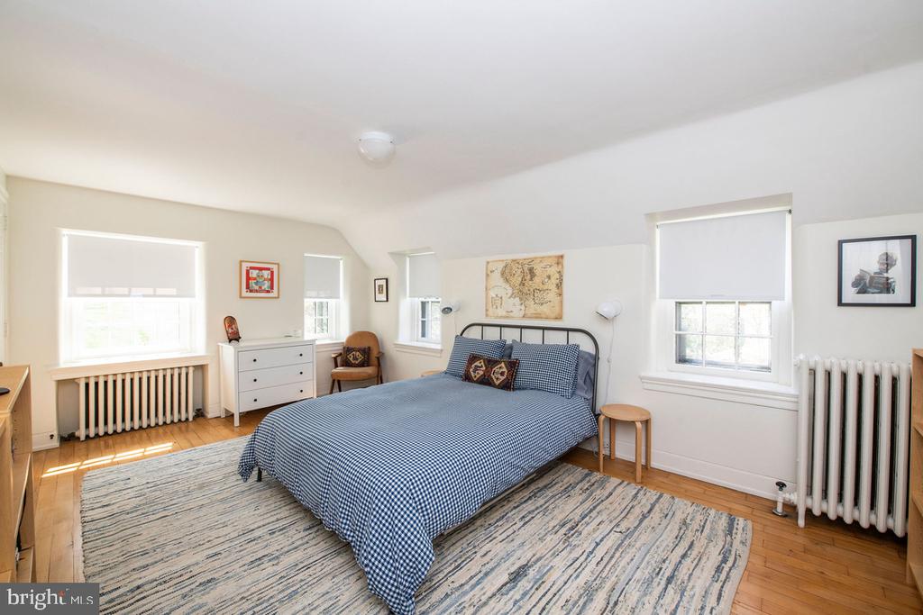 8830 TOWANDA STREET/ AKA 505 W.CHESTNUT HILL AVENUE