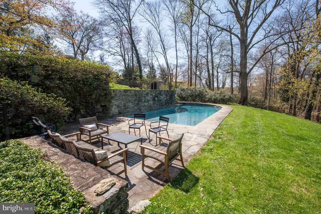 8830 TOWANDA STREET/ AKA 505 W.CHESTNUT HILL AVENUE
