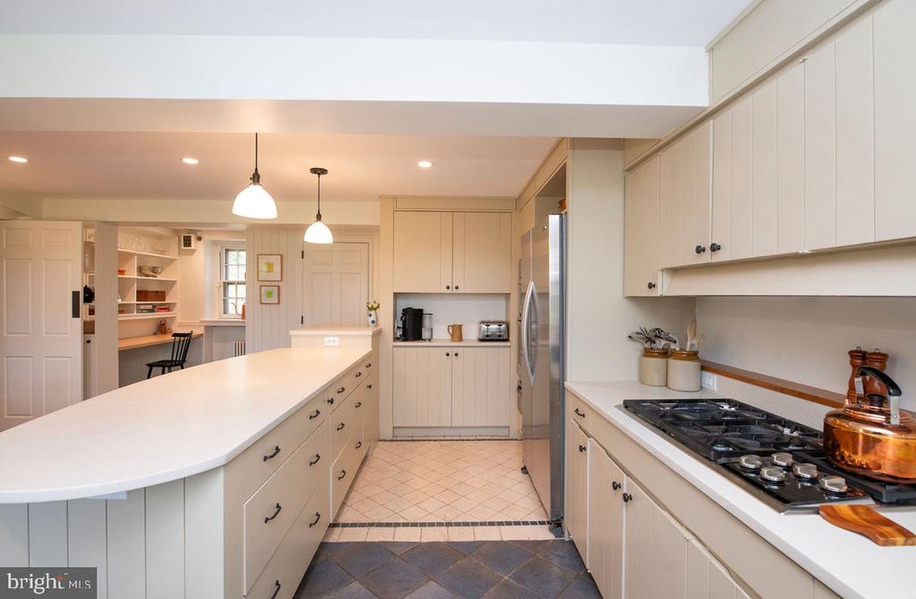 8830 TOWANDA STREET/ AKA 505 W.CHESTNUT HILL AVENUE