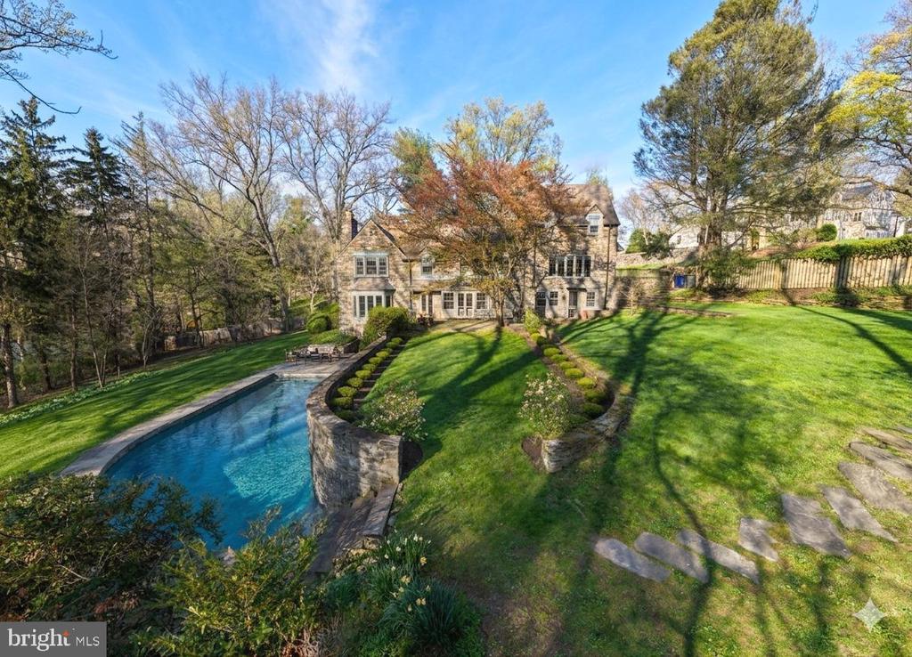 8830 TOWANDA STREET/ AKA 505 W.CHESTNUT HILL AVENUE